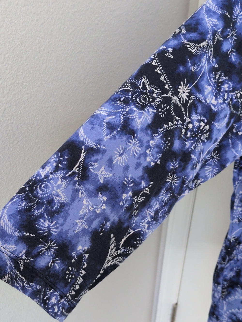✔️Woman Within Blue and Black Floral Long Sleeve Tee - Picture 4 of 6